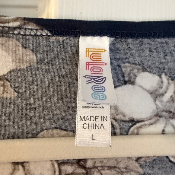 LuLaRoe Floral Print Short Sleeve Scoop Neck Top Women's Size L - Picture 2 of 3